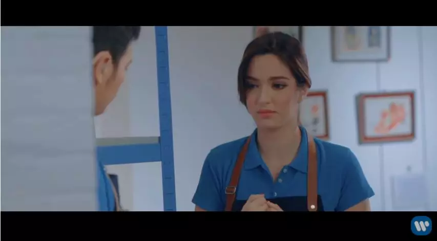 potret lawas nia ramadhani jadi model video klip © YouTube potret lawas nia ramadhani jadi model video klip © YouTube