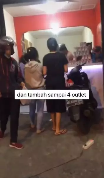 Driver Ojol kini jadi pengusaha © TikTok/@indrasatriamaulana Driver Ojol kini jadi pengusaha © TikTok/@indrasatriamaulana