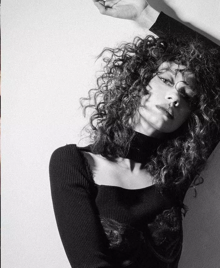 Yuki Kato rambut keriting © 2021 berbagai sumber