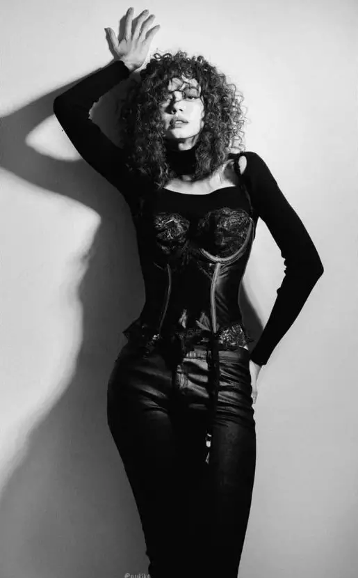 Yuki Kato rambut keriting © 2021 berbagai sumber