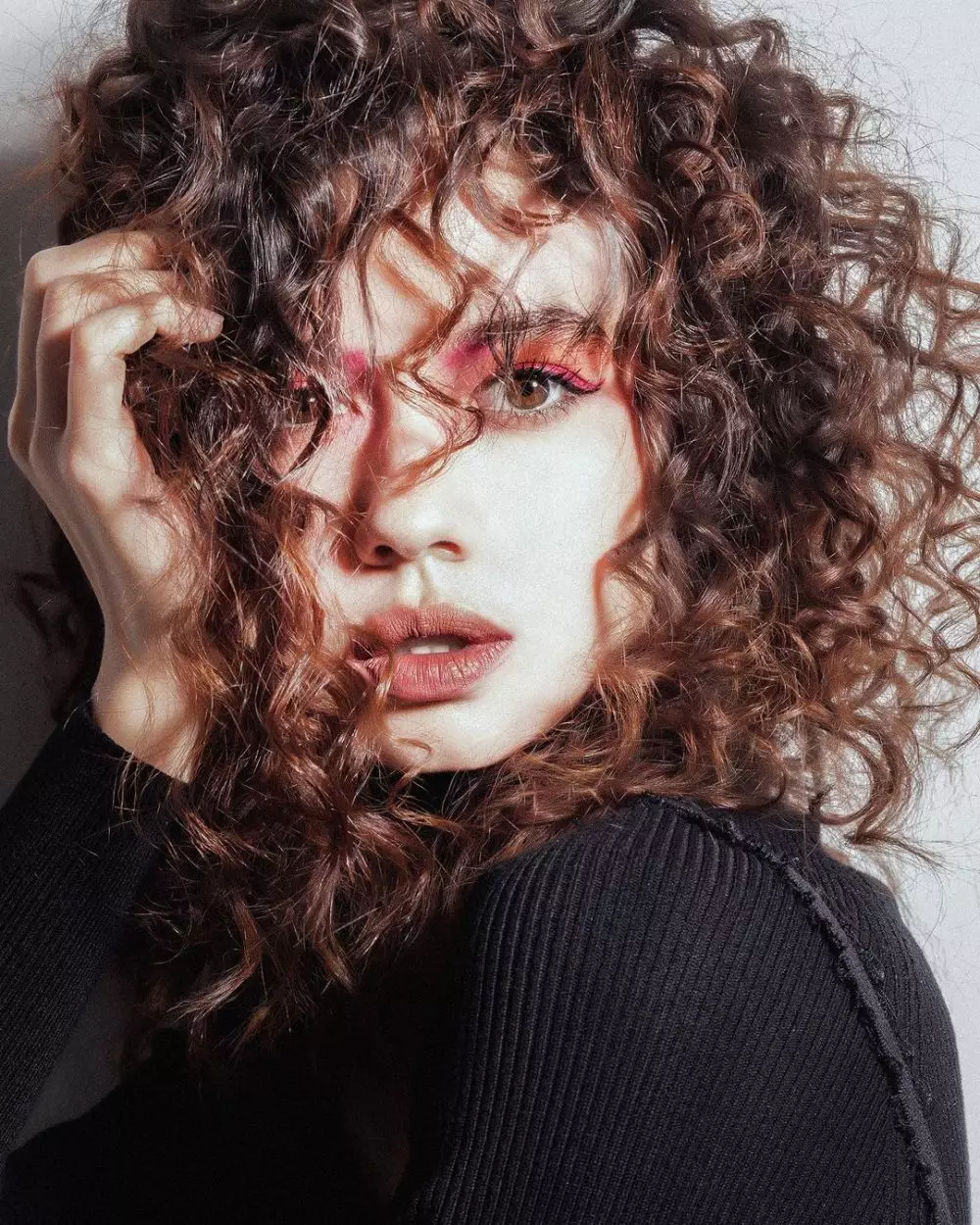 Yuki Kato rambut keriting © 2021 berbagai sumber