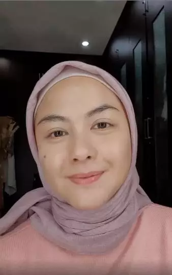 seleb istri pengusaha tanpa makeup © 2021 berbagai sumber