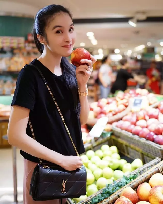 seleb istri pengusaha tanpa makeup © 2021 berbagai sumber