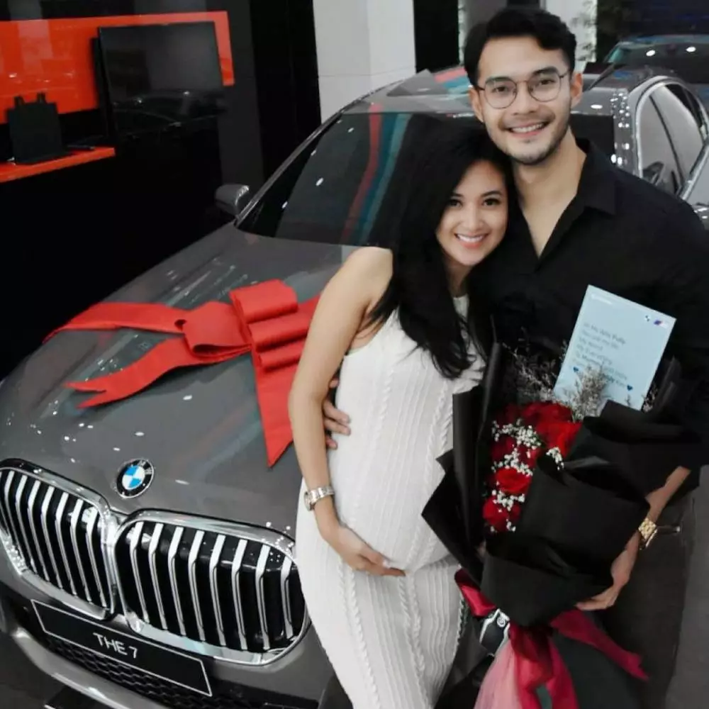dapat hadiah mobil mewah saat hamil © 2021 berbagai sumber dapat hadiah mobil mewah saat hamil © 2021 berbagai sumber