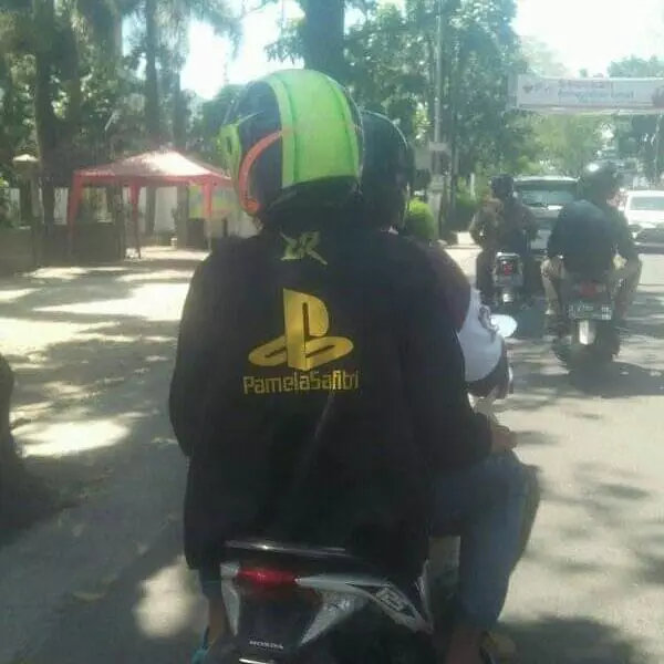 tulisan lucu baju pengendara motor © 2021 1cak.com tulisan lucu baju pengendara motor © 2021 1cak.com