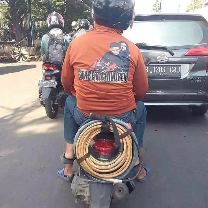 tulisan lucu baju pengendara motor © 2021 1cak.com tulisan lucu baju pengendara motor © 2021 1cak.com