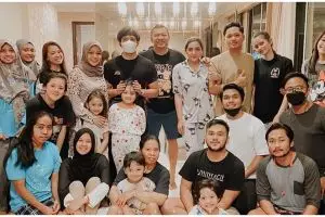 7 Potret kado ultah Azriel Hermansyah ke-21, bertabur barang mewah