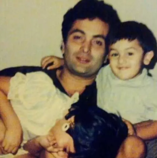 Potret masa kecil aktor Bollywood bareng ayah dari berbagai sumber