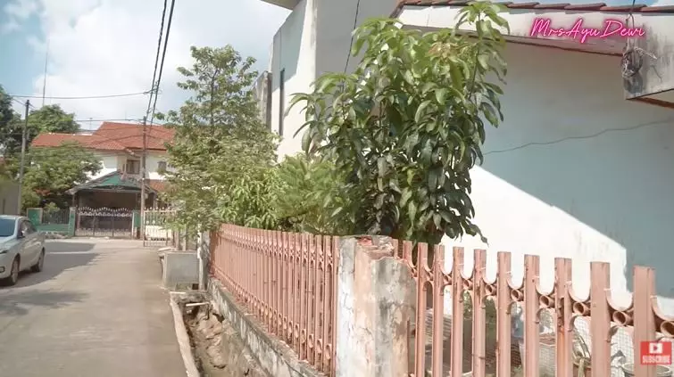 rumah masa kecil Ayu © YouTube rumah masa kecil Ayu © YouTube