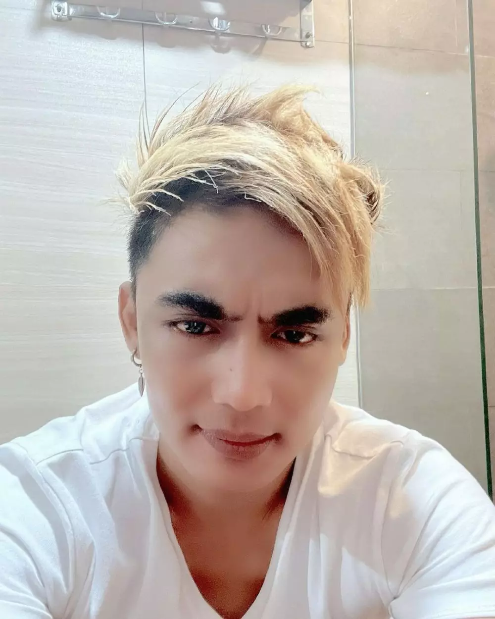 Transformasi gaya rambut Charly van Houten © 2021 brilio.net Transformasi gaya rambut Charly van Houten © 2021 brilio.net