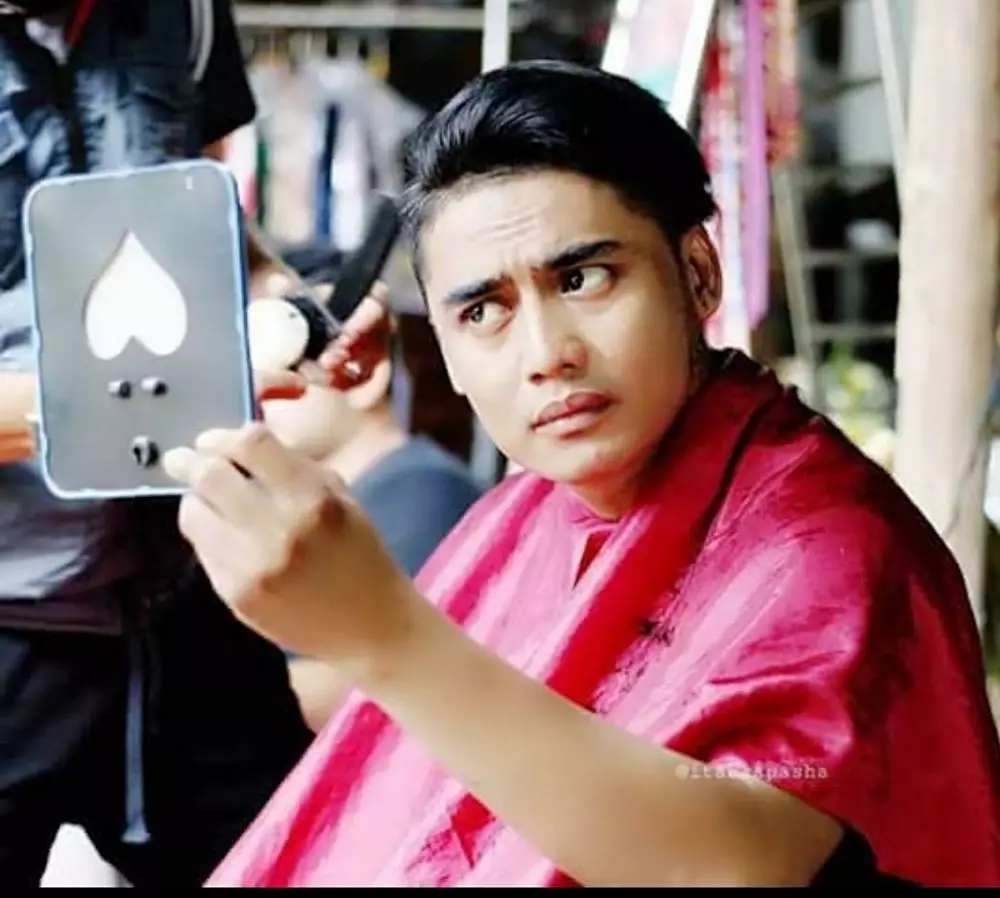 Transformasi gaya rambut Charly van Houten © 2021 brilio.net Transformasi gaya rambut Charly van Houten © 2021 brilio.net