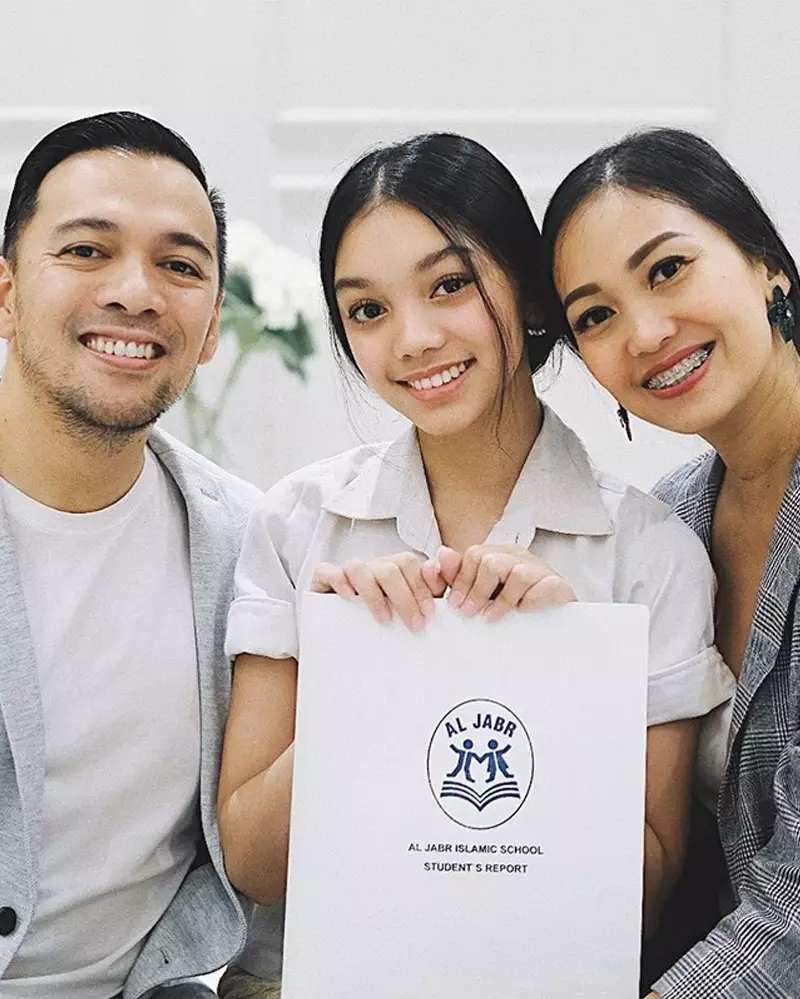 gaya seleb dampingi anak wisuda SMP © 2021 brilio.net