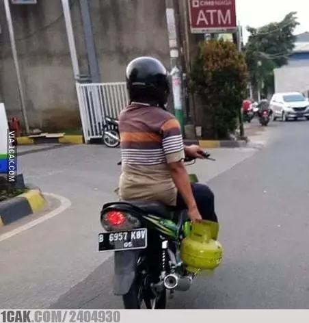 momen lucu gara-gara terbalik © 2021 1cak.com