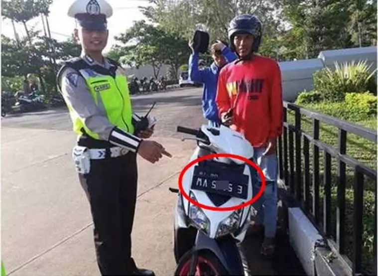 momen lucu gara-gara terbalik © 2021 1cak.com