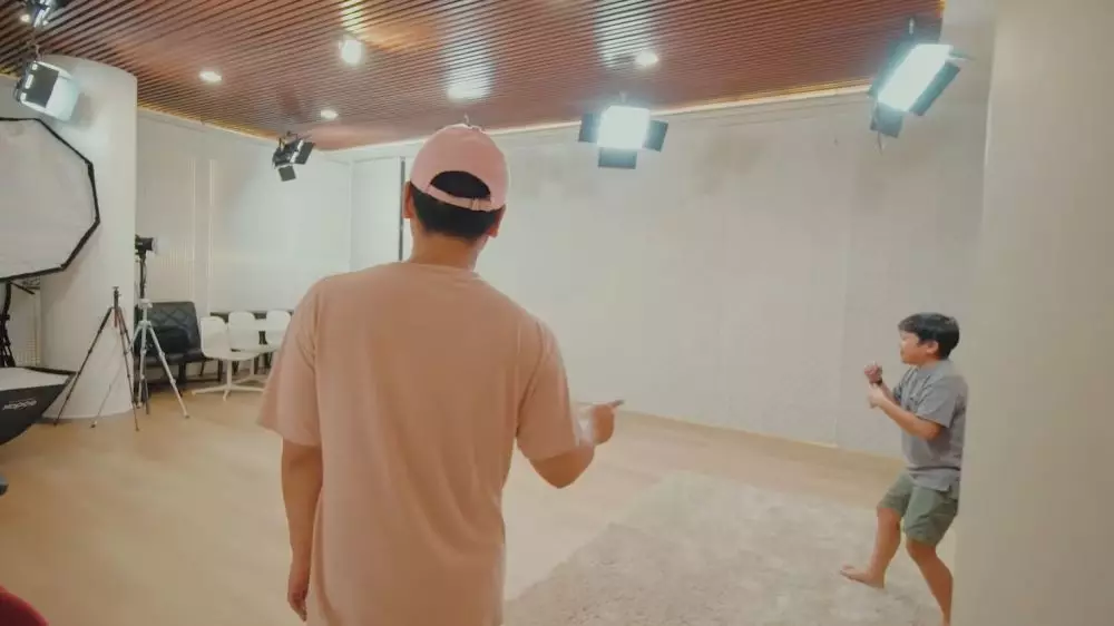 rumah terbaru Raditya Dika © YouTube