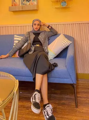 Potret wanita berseragam persit yang jadi sorotan © Instagram/@mitharsw_