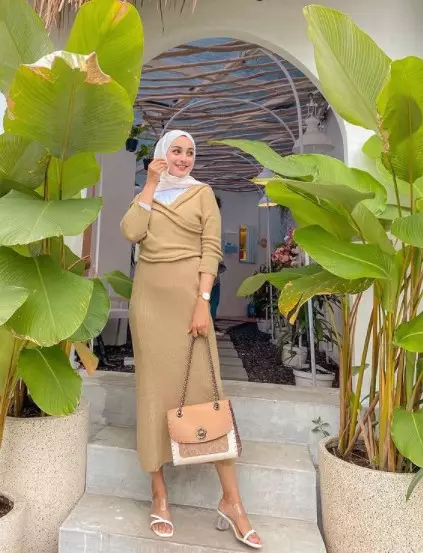 Potret wanita berseragam persit yang jadi sorotan © Instagram/@mitharsw_