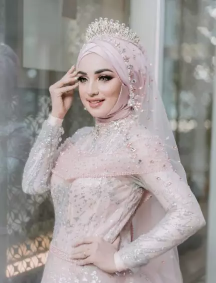 Potret wanita berseragam persit yang jadi sorotan © Instagram/@mitharsw_