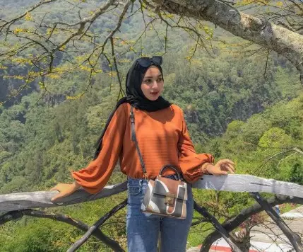 Potret wanita berseragam persit yang jadi sorotan © Instagram/@mitharsw_