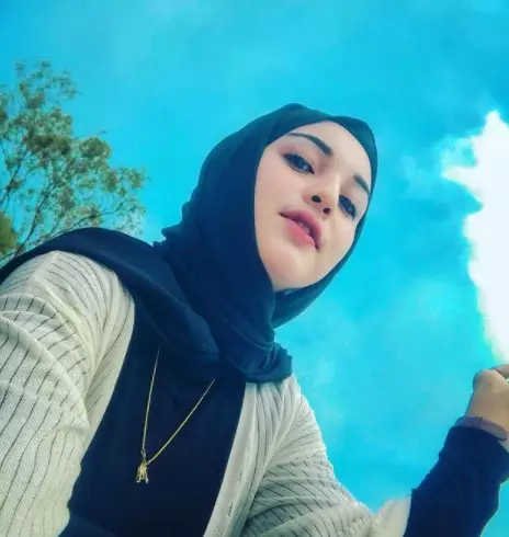 Potret wanita berseragam persit yang jadi sorotan © Instagram/@mitharsw_