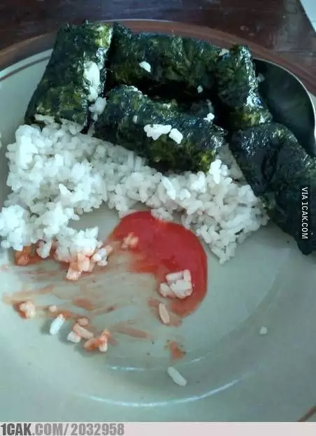 Cara lucu makan sushi © 1cak.com Cara lucu makan sushi © 1cak.com