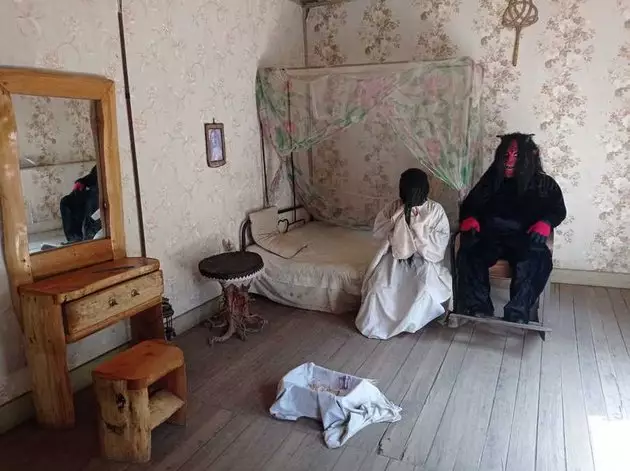 rumah di film Pengabdi Setan © kapanlagi.com rumah di film Pengabdi Setan © kapanlagi.com
