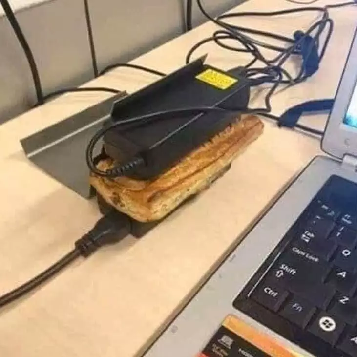 potret lucu asal taruh makanan © 2021 instagram.com