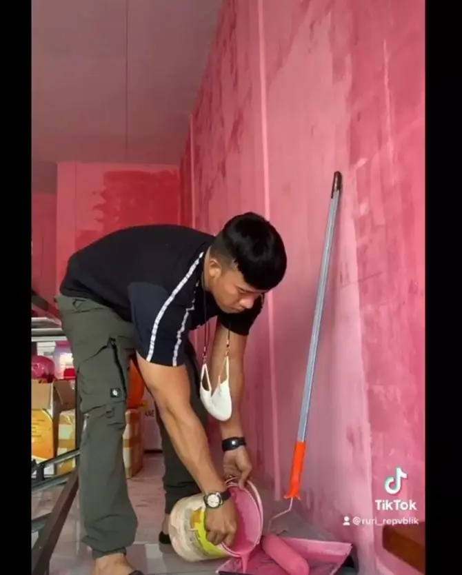 Potret Ruri Repvblik buka kedai minuman © TikTok/@ruri_repvblik Potret Ruri Repvblik buka kedai minuman © TikTok/@ruri_repvblik