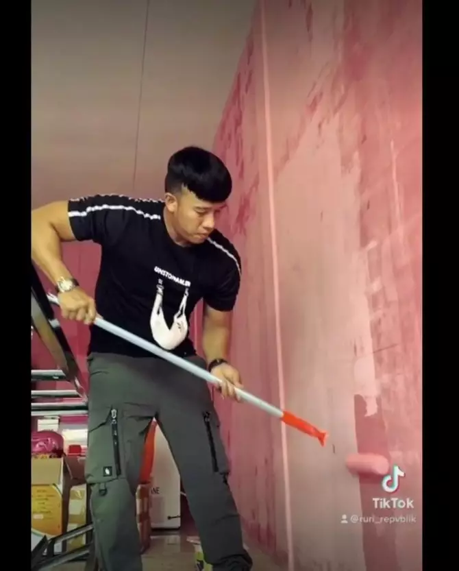 Potret Ruri Repvblik buka kedai minuman © TikTok/@ruri_repvblik Potret Ruri Repvblik buka kedai minuman © TikTok/@ruri_repvblik