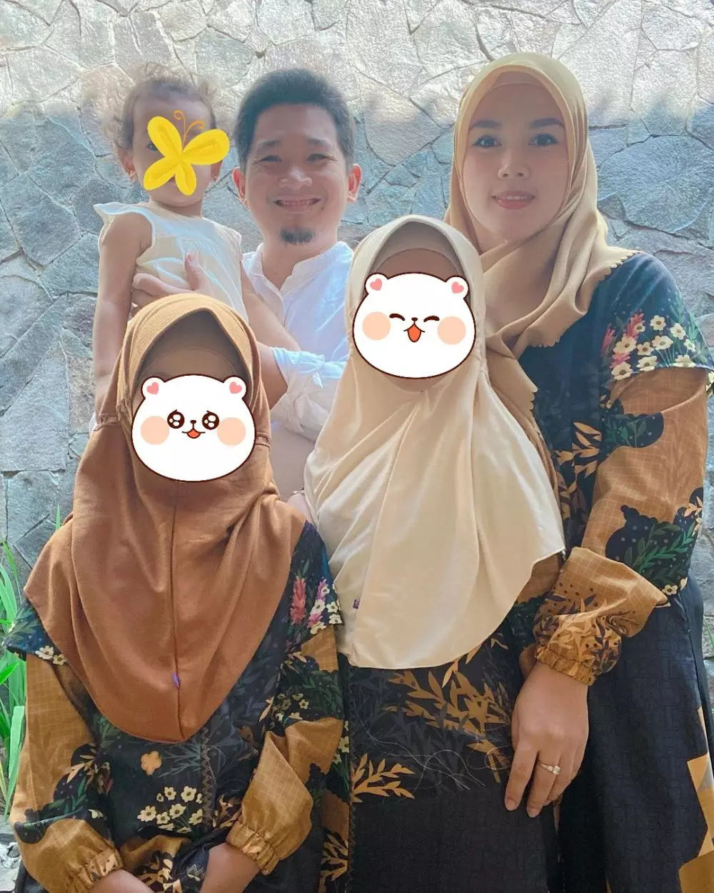 10 Potret kenangan Ratu Annisa bareng suami, penuh kehangatan