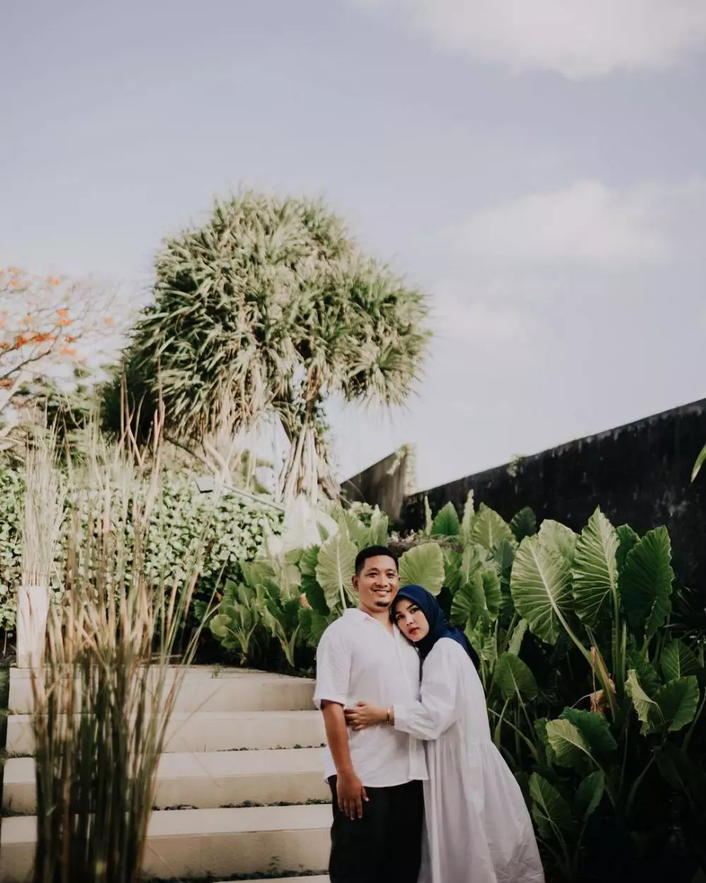 Potret kenangan Ratu Annisa bareng suami © 2021 brilio.net Potret kenangan Ratu Annisa bareng suami © 2021 brilio.net