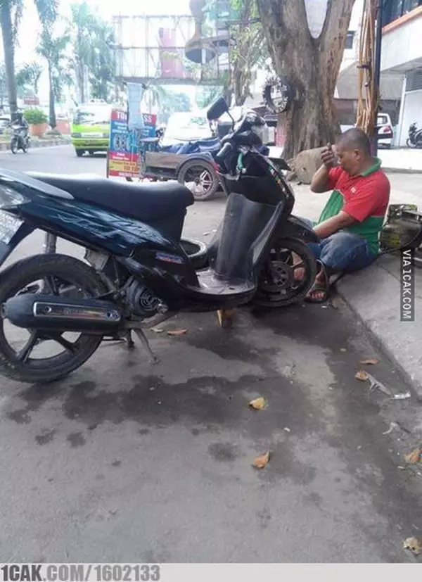 momen lucu waktu nambal ban © 2021 1cak.com momen lucu waktu nambal ban © 2021 1cak.com