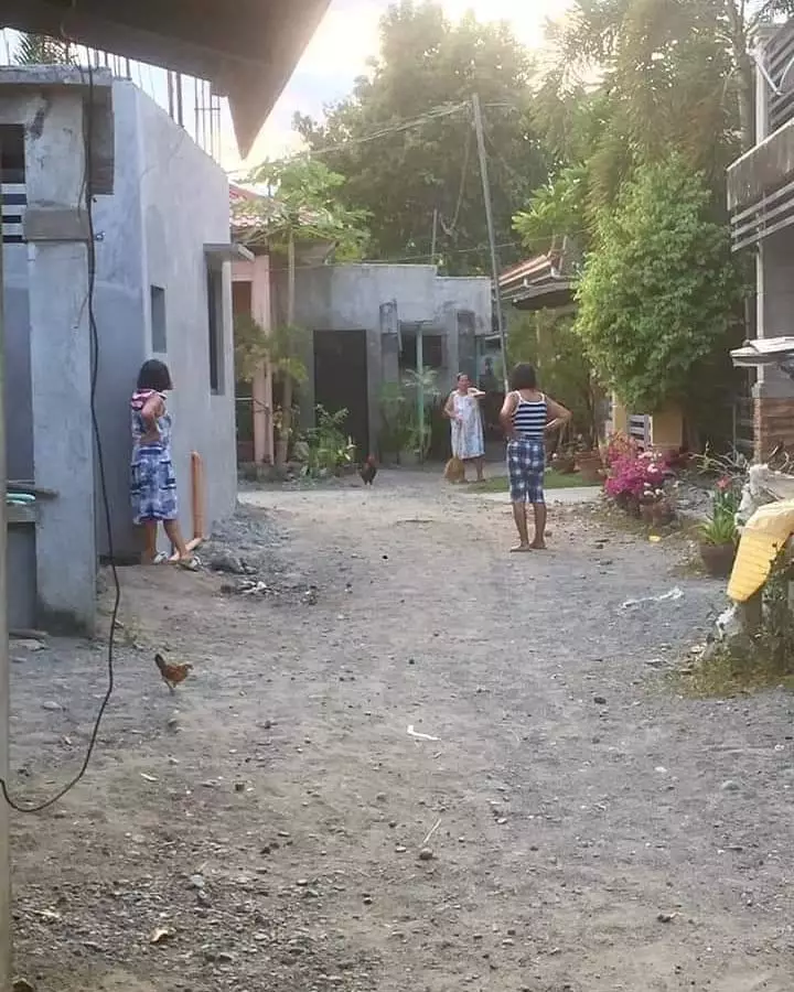 emak-emak nongkrong © 2021 berbagai sumber