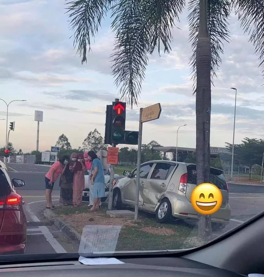 emak-emak nongkrong © 2021 berbagai sumber