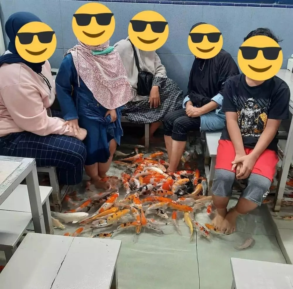 emak-emak nongkrong © 2021 berbagai sumber