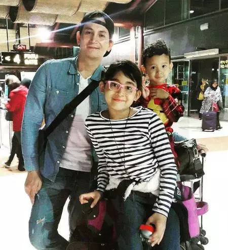 potret Marcelino Lefrandt asuh anak © Instagram/@marcelinolefrandt