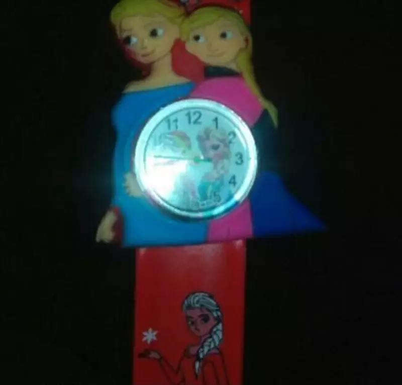 jam tangan absurd © 2021 berbagai sumber