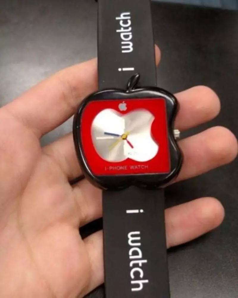 jam tangan absurd © 2021 berbagai sumber