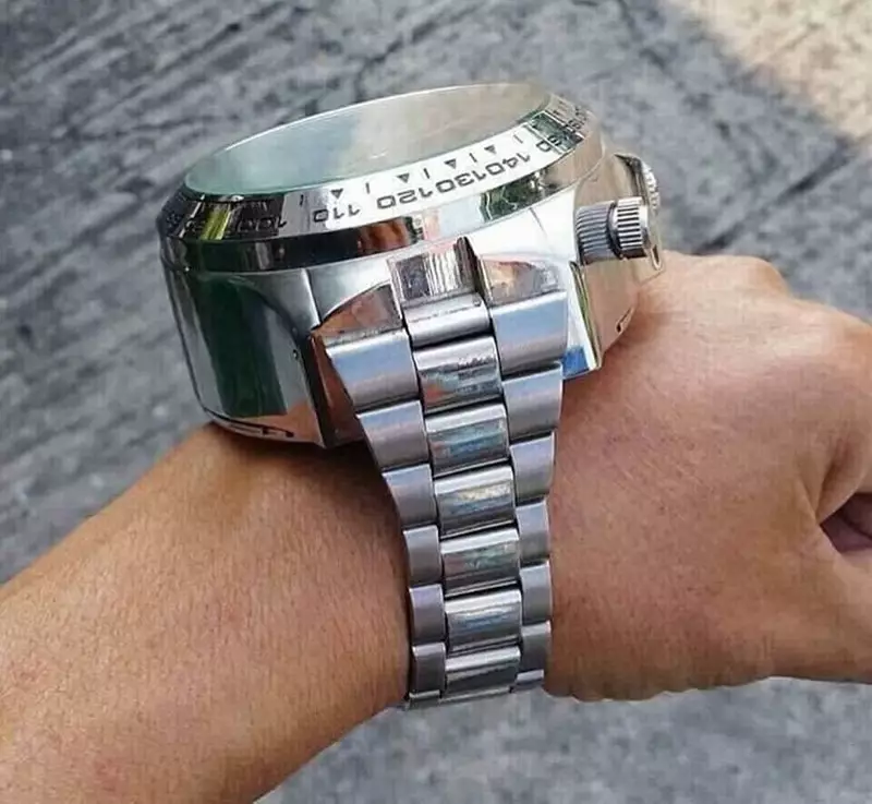 jam tangan absurd © 2021 berbagai sumber