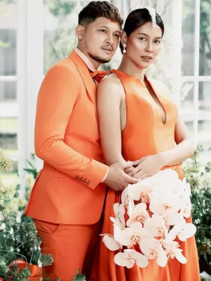 Seleb tunda pernikahan akibat Covid-19 © berbagai sumber Seleb tunda pernikahan akibat Covid-19 © berbagai sumber