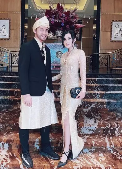 Seleb tunda pernikahan akibat Covid-19 © berbagai sumber Seleb tunda pernikahan akibat Covid-19 © berbagai sumber