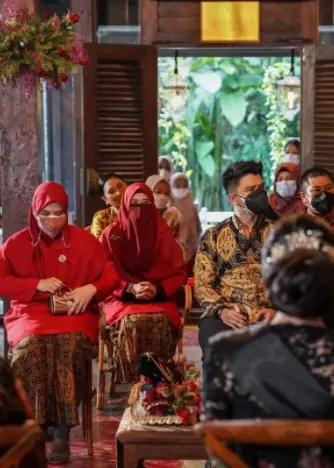 Momen lamaran Ifan Govinda dan Clarine Dieta © Instagram/@muhammadirfan