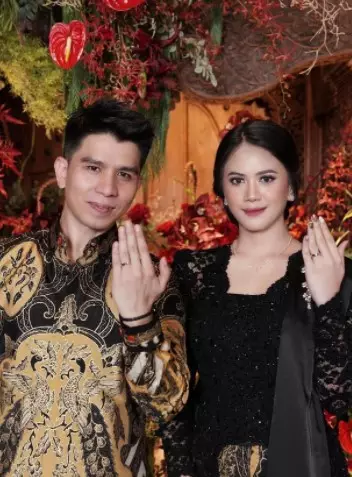 Momen lamaran Ifan Govinda dan Clarine Dieta © Instagram/@muhammadirfan