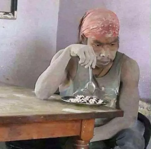 momen apes kuli bangunan © 2021 instagram.com