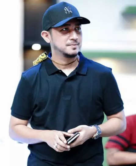 Potret Dede Fajar Kurniawan adik Denny Cagur © berbagai sumber