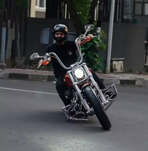 Potret Dede Fajar Kurniawan adik Denny Cagur © berbagai sumber