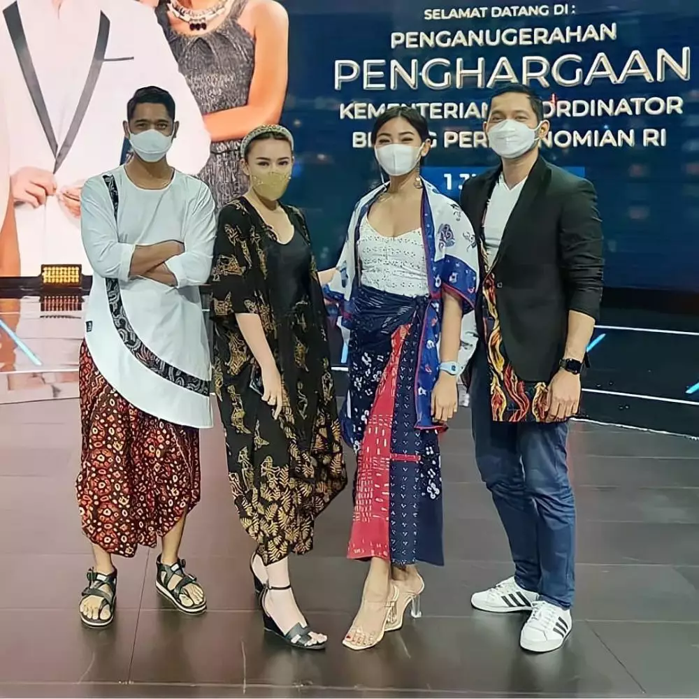 gaya pemain Ikatan Cinta hadiri acara penghargaan © 2021 brilio.net gaya pemain Ikatan Cinta hadiri acara penghargaan © 2021 brilio.net