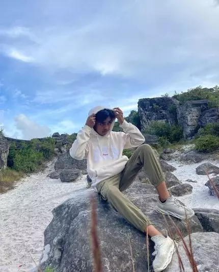 Potret Valdo seleb TikTok yang disebut mirip Betrand Peto © berbagai sumber Potret Valdo seleb TikTok yang disebut mirip Betrand Peto © berbagai sumber