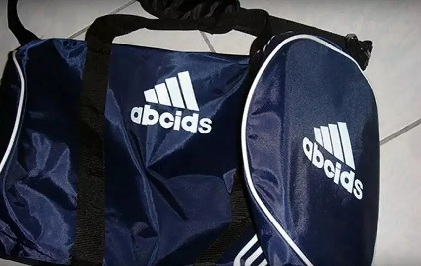 Tulisan lucu di tas 'branded' © berbagai sumber