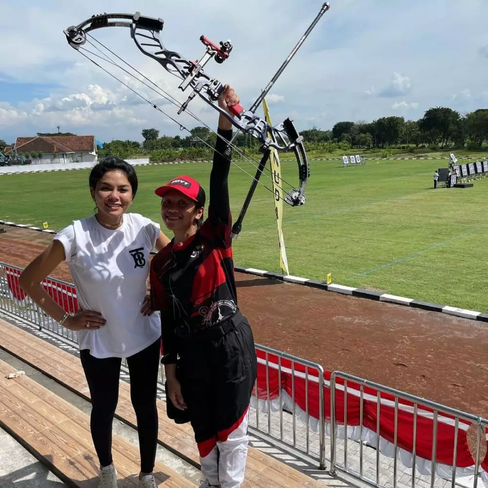 anak Nikita Mirzani ikut kejuaraan panahan © YouTube